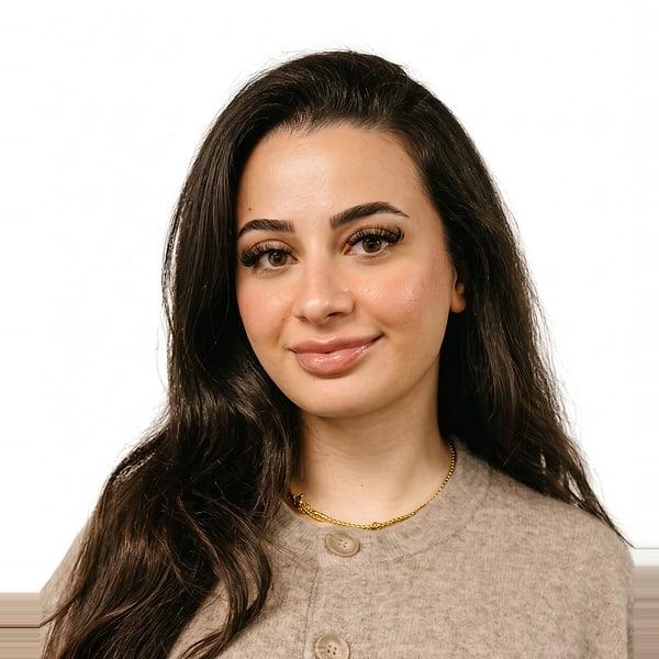 Portrait of Esra Simsek